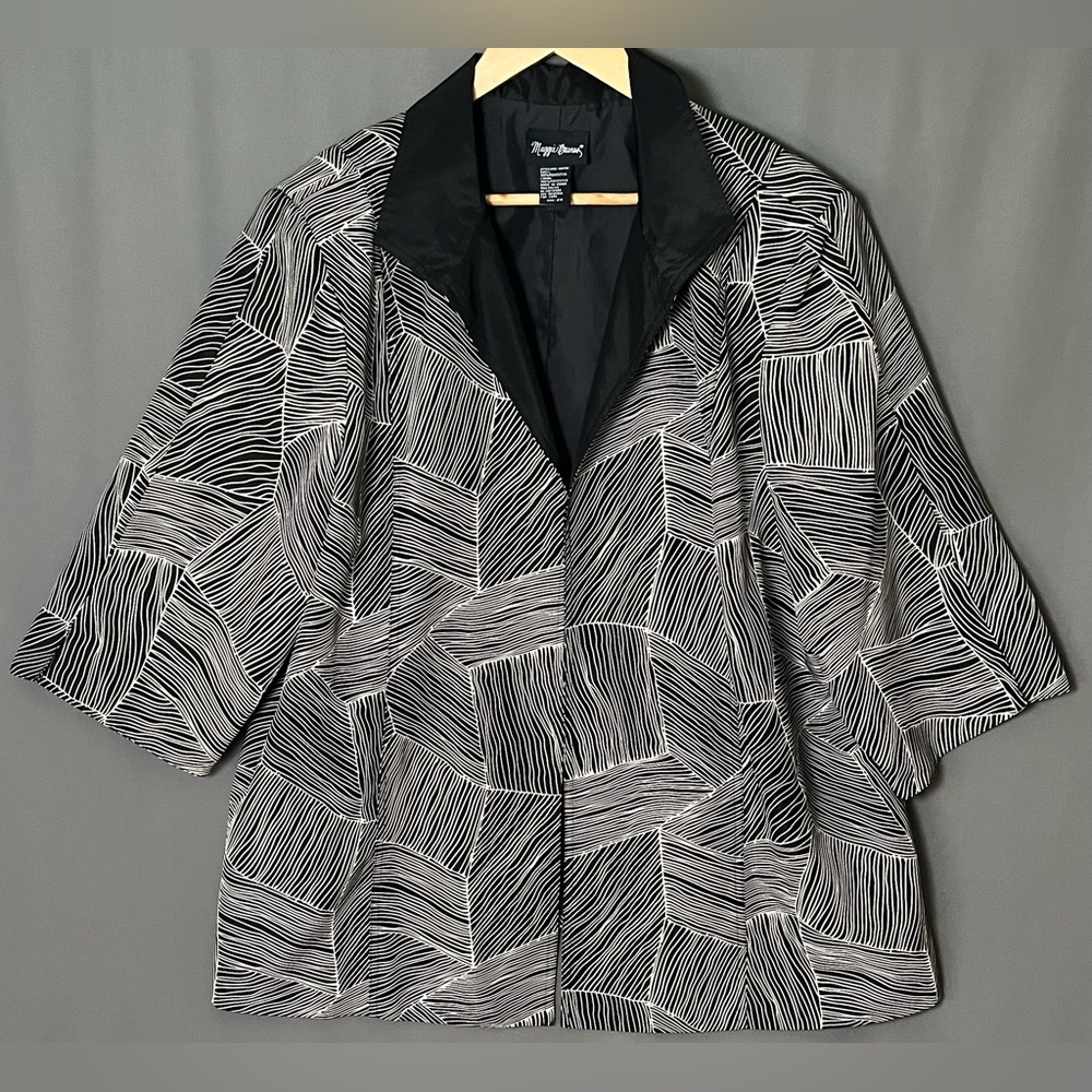 Maggie Barnes 2x Black White Artsy Blazer